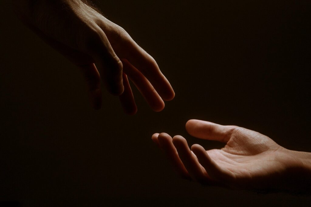hands-g5901e0776_1920